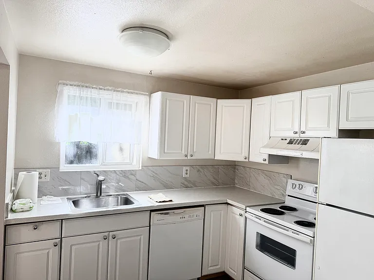146th Pl NE — Photo 3