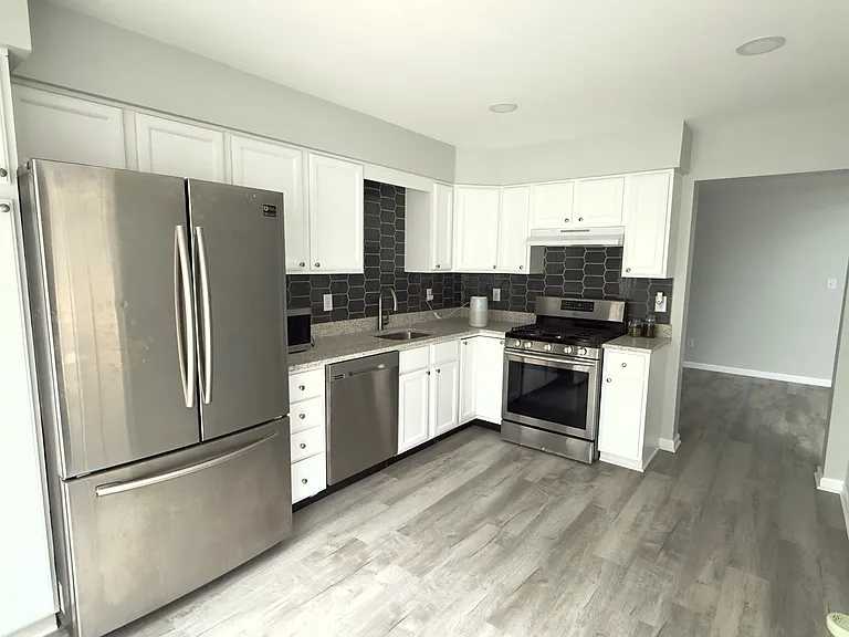 319 Hannah Way #319 — Photo 14