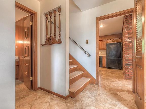 3rd image of 10116 W 66th Ter