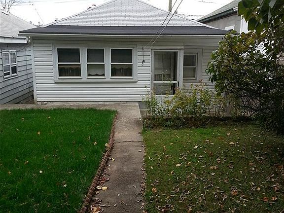3rd image of 135 Vineyard Ave