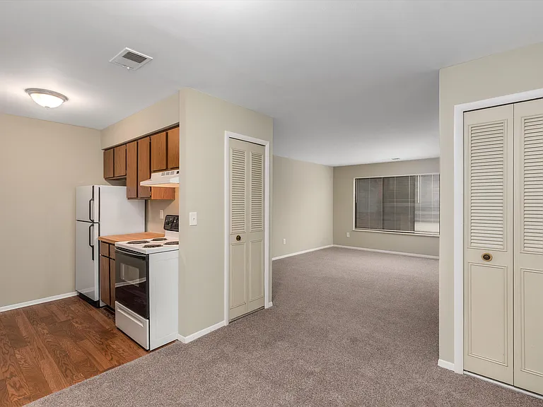 Maplecrest Apartments — Photo 17