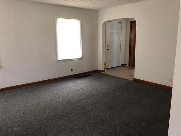 3rd image of 916 Meda Ave