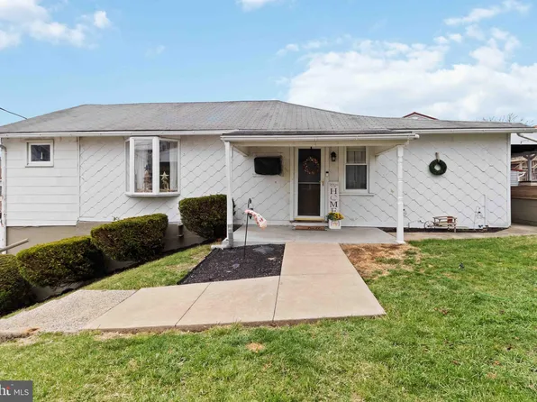 1034 W Mulberry St, Coal Township, PA 17866