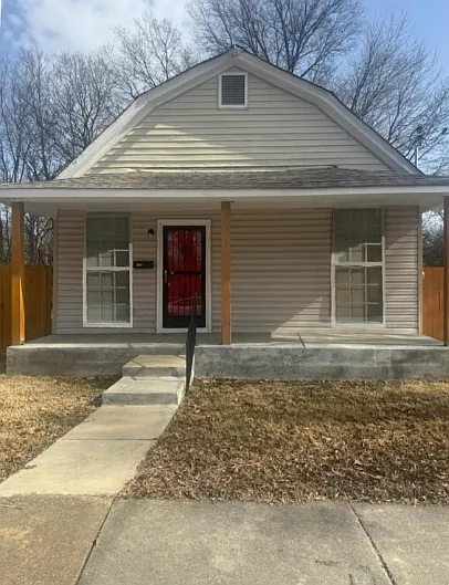 1006 Emmie St — Photo 1