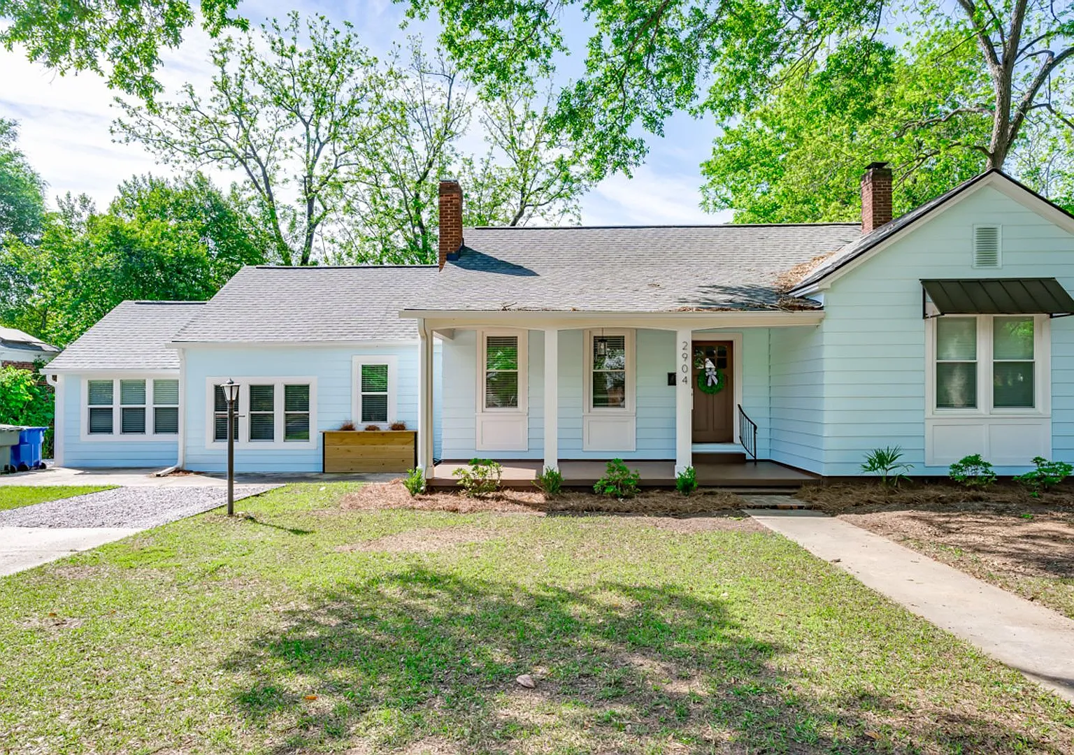Pre-Leasing For School Year 2027-2028 Spacious And Homey Home In The Heart Of Rosewood — Photo 1