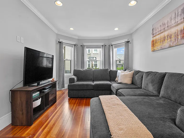 22 Buttonwood St #1 — Photo 4