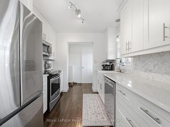 4th image of 770 Scott St W