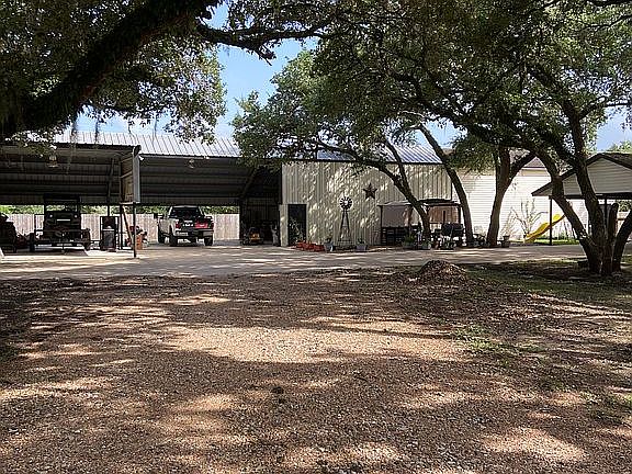 3rd image of 253 Live Oak Dr