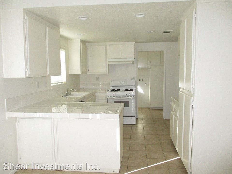 1st image of 13689 Oakmont Dr