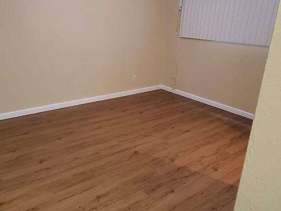 5th image of 842 N Sycamore Ave APT 5