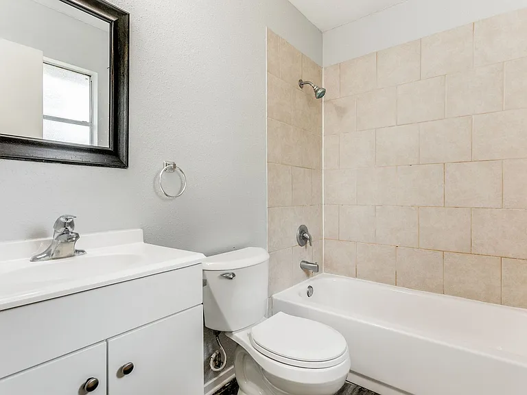 13226 Chesterton Dr — Photo 16