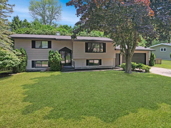 3312 18th St, Menominee, MI 49858