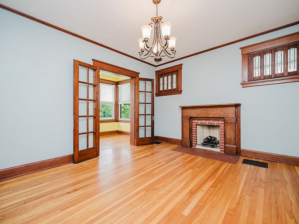 3075 Markbreit Avenue Living Room and Sunroom