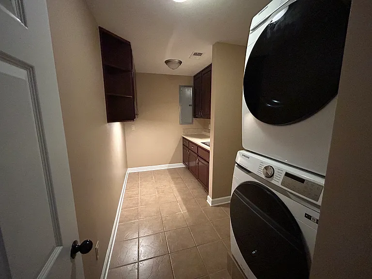 502 Ridgewood Manor Dr — Photo 3
