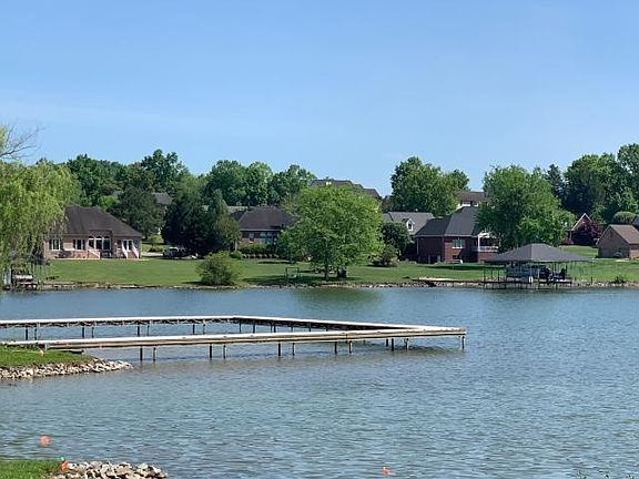 3rd image of 102 Village Trce