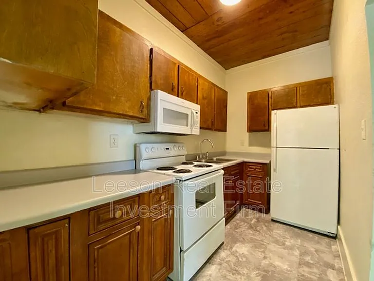 451 Egan St — Photo 4
