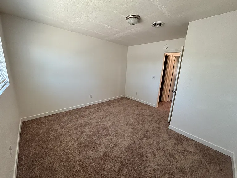 1335 Hobart Dr — Photo 11