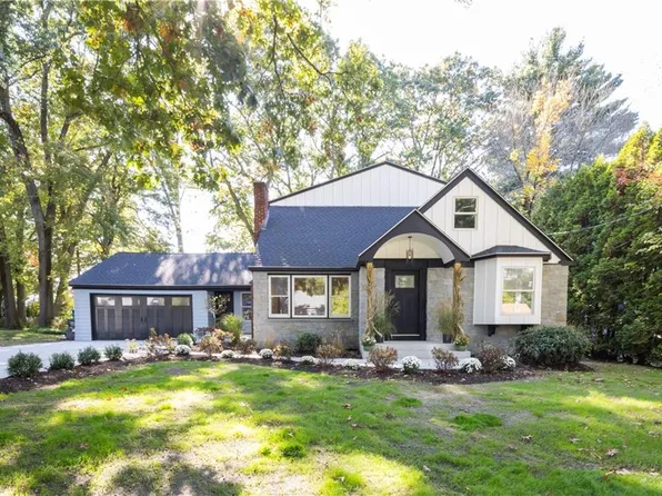 41 Bretton Woods Dr, Cranston, RI 02920