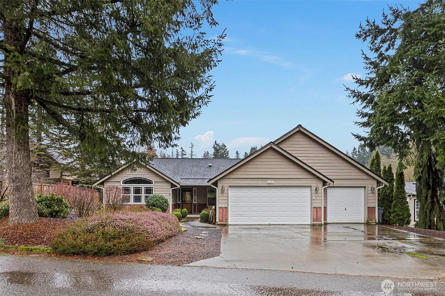 2487 S Flower Avenue photo 1