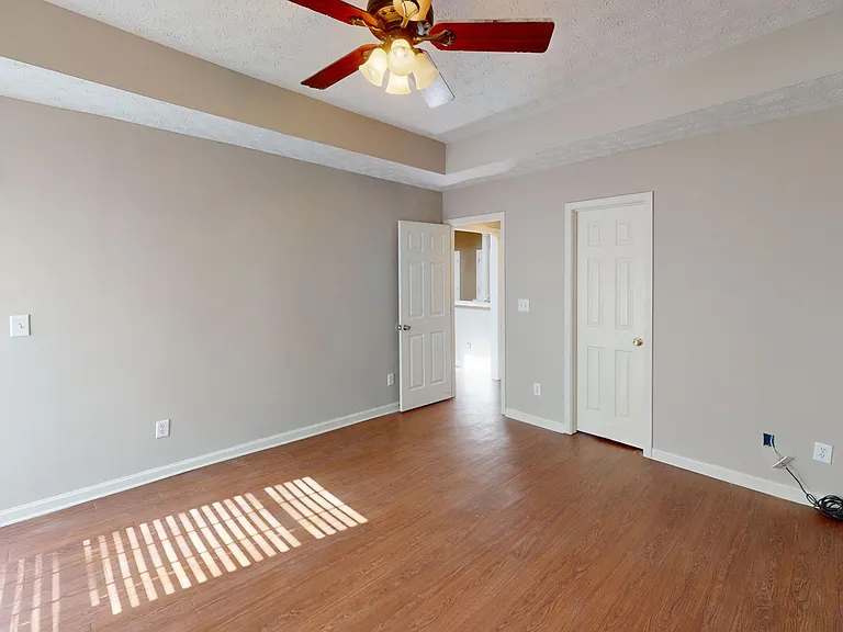 860 Autumn Ridge Rd — Photo 10