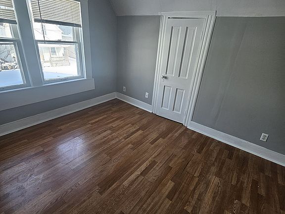 3rd image of 3209 Saratoga Ave #2