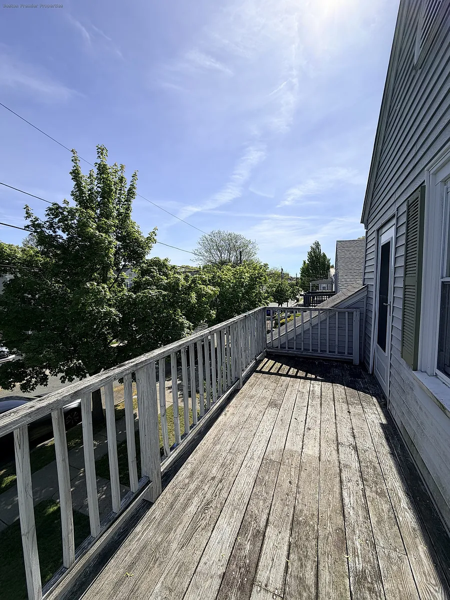 Building Photo - 15 Lawn Ave #2