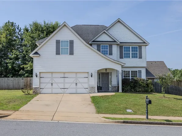 575 Northbrook Dr, Opelika, AL 36801