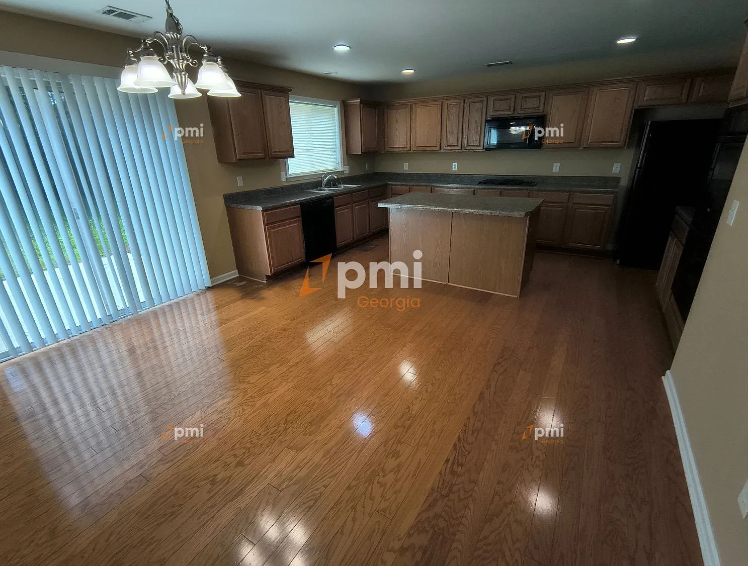 3 bed, 2.5 bath, 2044 sqft, $2,145 — Photo 3