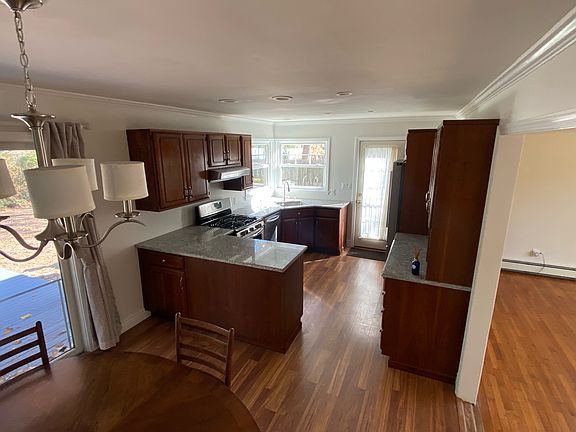 5th image of 27 Barteau Ave