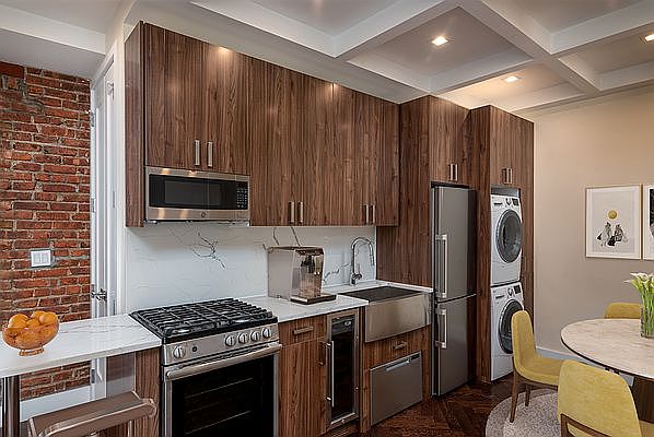 1st image of 921 Washington Ave #826