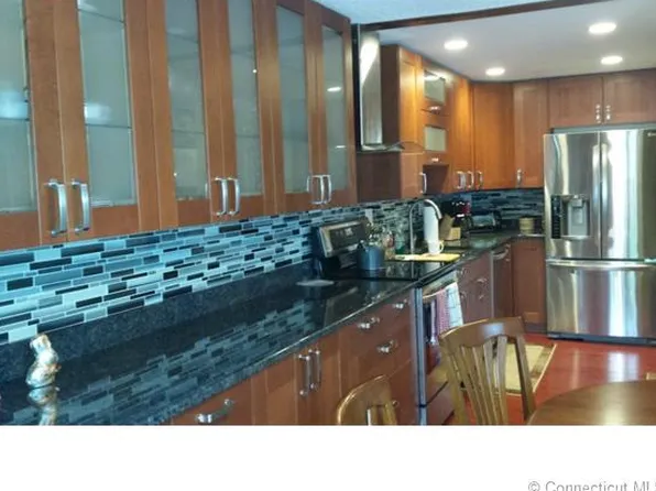 45 Sharon Ln, Wethersfield, CT 06109