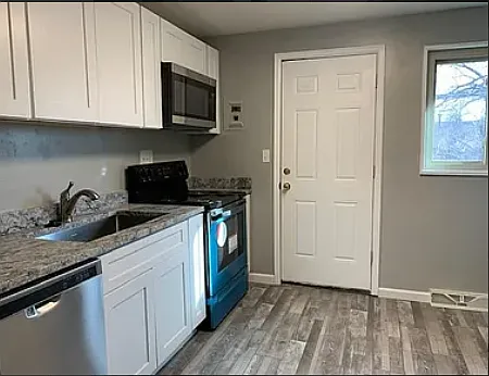 2 bed, 800 sqft, $1,300 — Photo 1