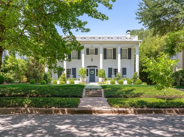 2036 Windsor Pl, Fort Worth, TX 76110