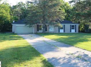 8237 Chippewa Trl, Mt Pleasant, MI 48858