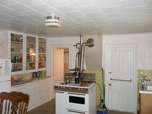 3rd image of 358 Bristol St