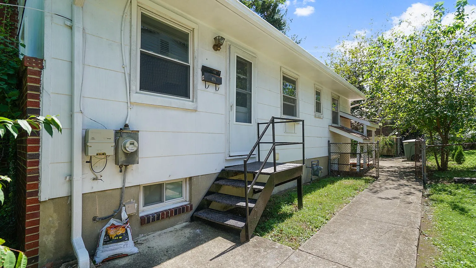 5013 Iroquois St photo 1