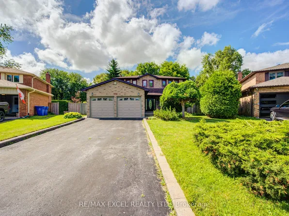 104 Lambeth Ct, Newmarket, ON L3Y 6S1