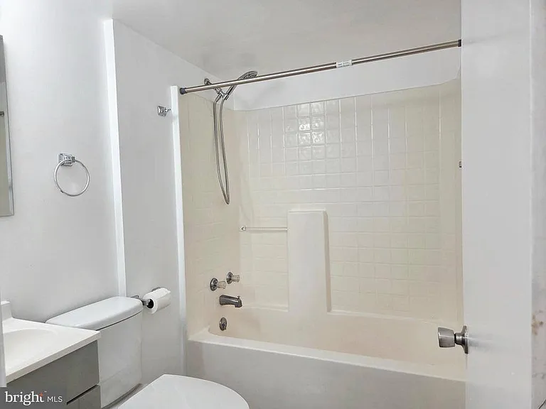 233 Kern St — Photo 7