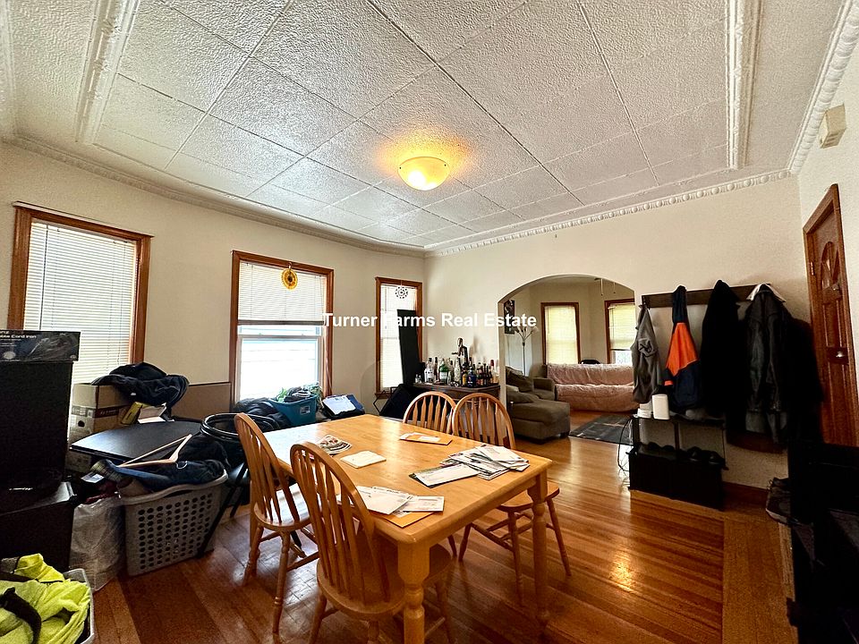 1st image of 10 Evergreen Ave #2R