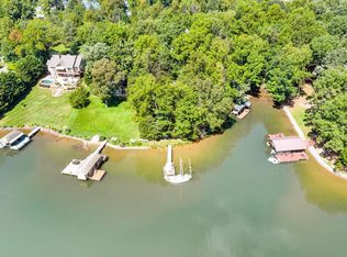 304 Pine Dr, Huddleston, VA 24104