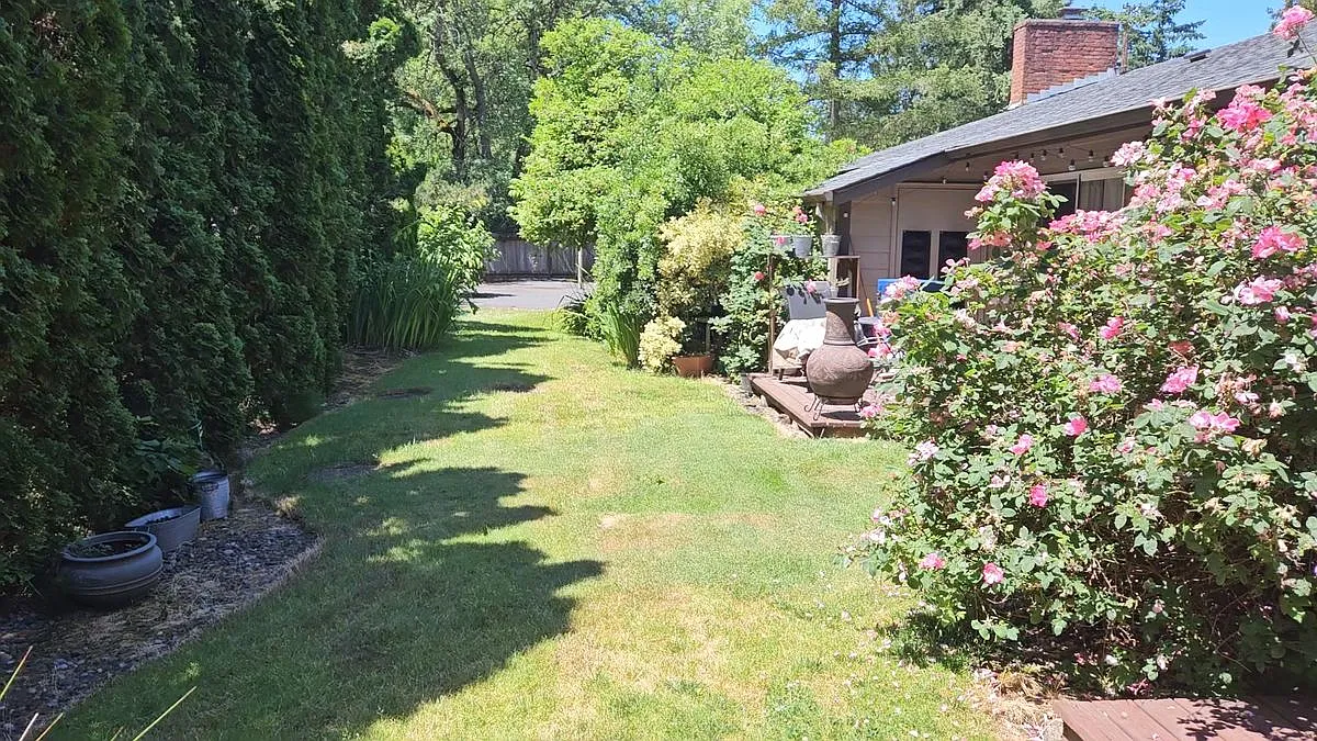 2 bed, 1.0 bath, 792 sqft, $1,635 — Photo 1