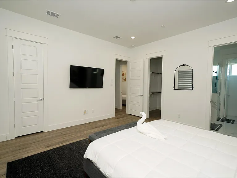 4607 Edmund St — Photo 30