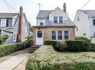 404 Wellington Rd, Mineola, NY 11501