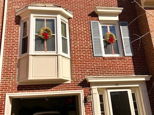 43 Carriage House Cres, Alexandria, VA 22304