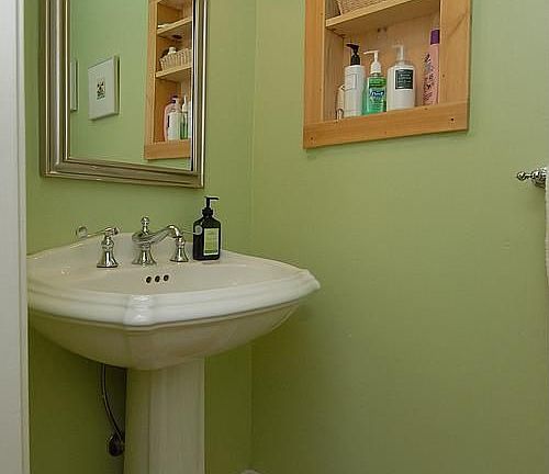 1/2 Bathroom