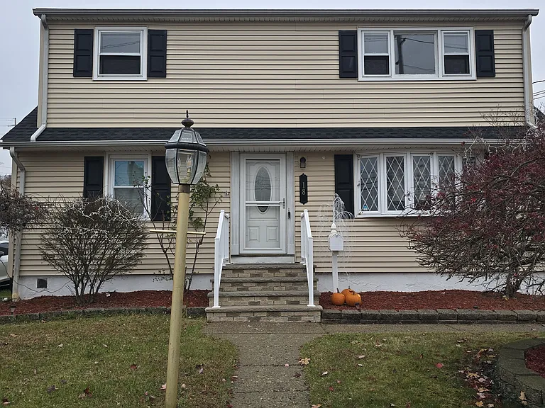 18 Donna Dr #2 — Photo 1
