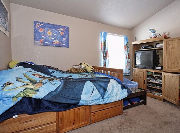 Large upstairs bedroom