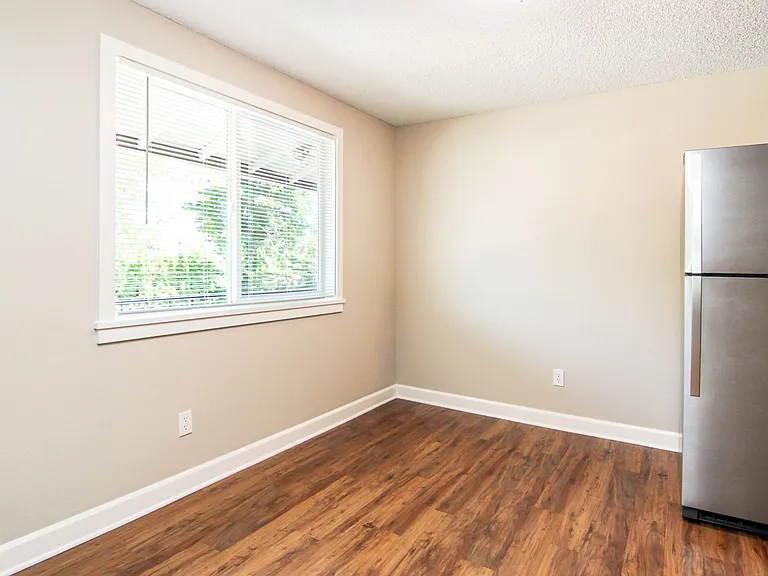 501 SE Davis St — Photo 8