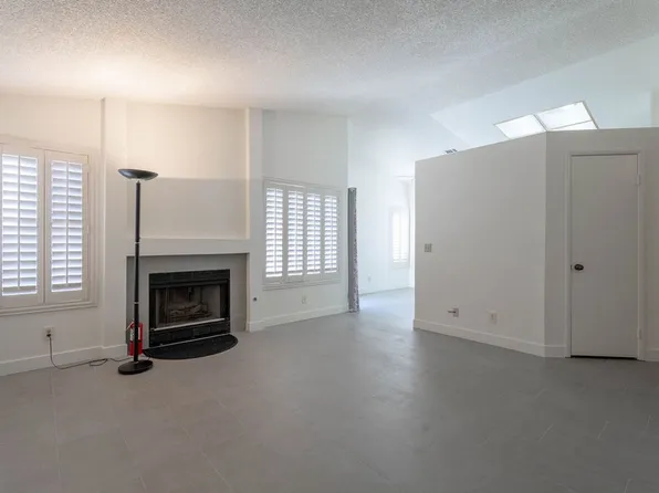 7045 Sawtooth Dr, Las Vegas, NV 89119