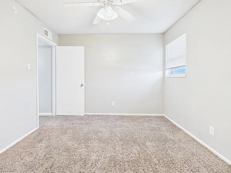 Tanglewood Apartments — Photo 40